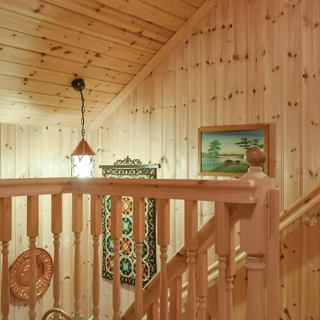 4 Bedroom Cozy In Dom wakacyjny