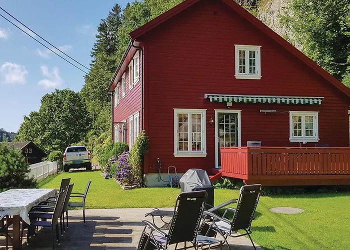 4 Bedroom Cozy In Holiday home *