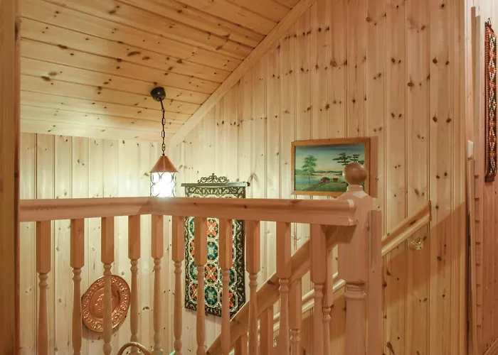 4 Bedroom Cozy In Feriehus