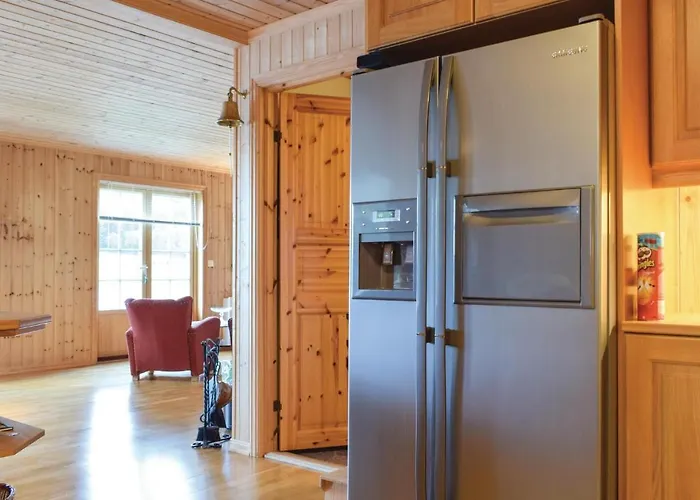 4 Bedroom Cozy In Holiday home *