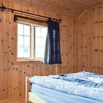 Feriehus 4 Bedroom Cozy In