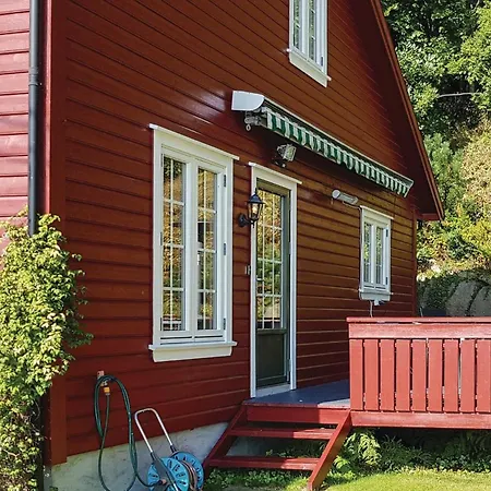 Dom wakacyjny 4 Bedroom Cozy In