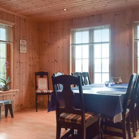 4 Bedroom Cozy In
