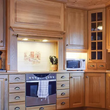 Dom wakacyjny 4 Bedroom Cozy In