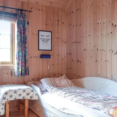 4 Bedroom Cozy In בית נופש פארשונד