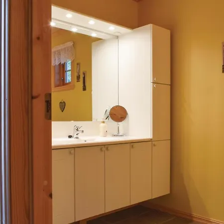 4 Bedroom Cozy In פארשונד