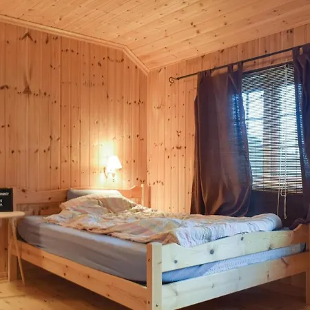 בית נופש 4 Bedroom Cozy In *