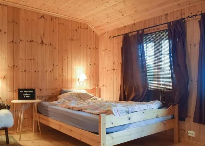 Dom wakacyjny 4 Bedroom Cozy In *